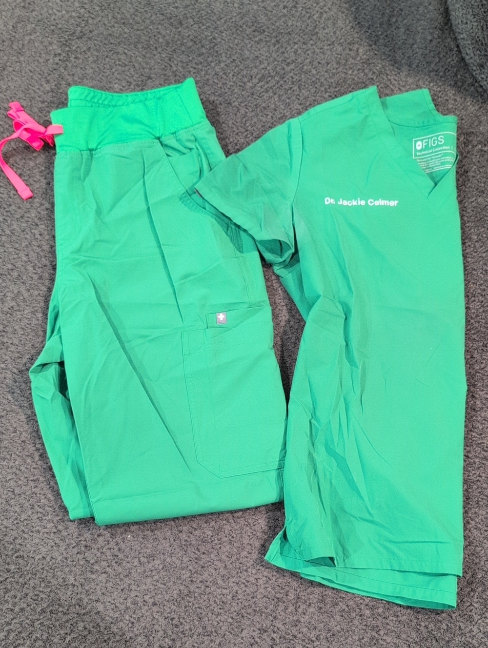Figs Women's Green Scrub Pants & Top Set